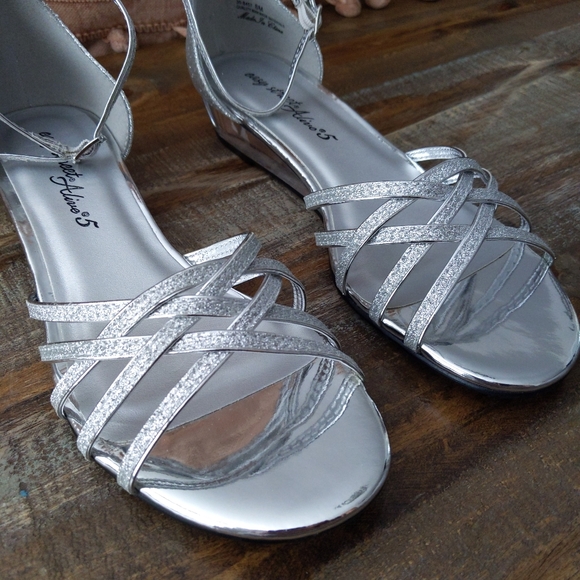 FINAL SALE 🆕🌿SHINY DANCE GLITTER SANDALS🌿 - Picture 7 of 9